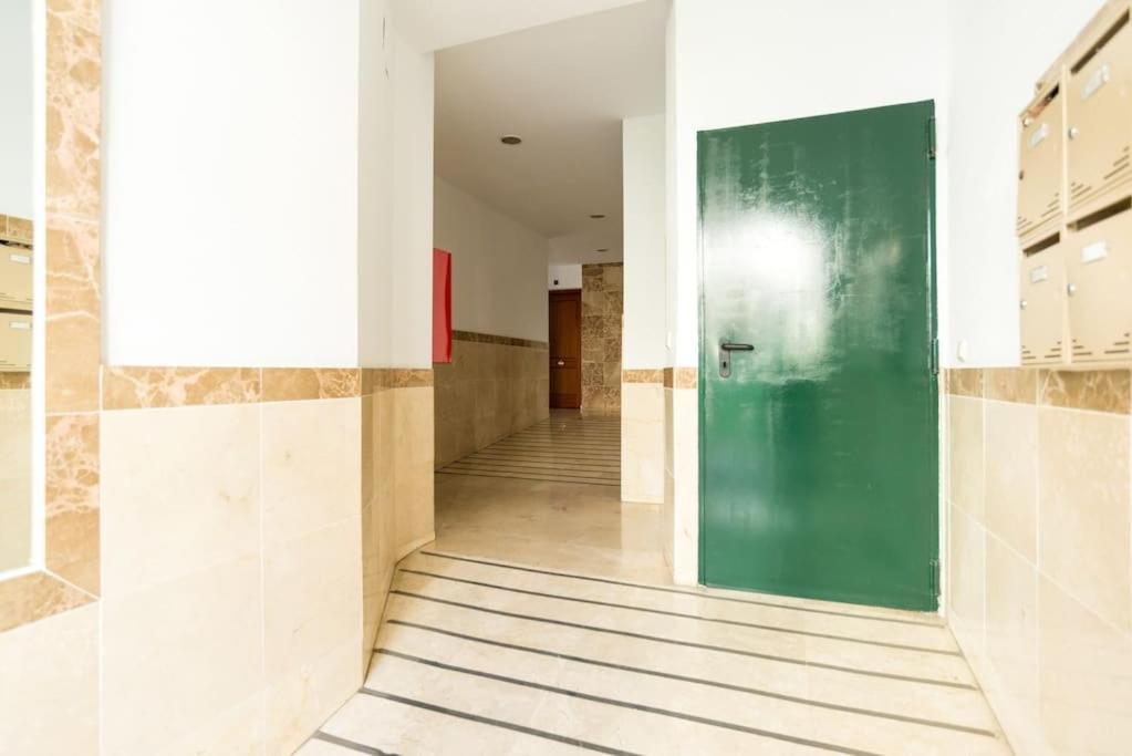Apartamento Con Parking Gratis En El Centro De Malaga Apartment Exterior photo